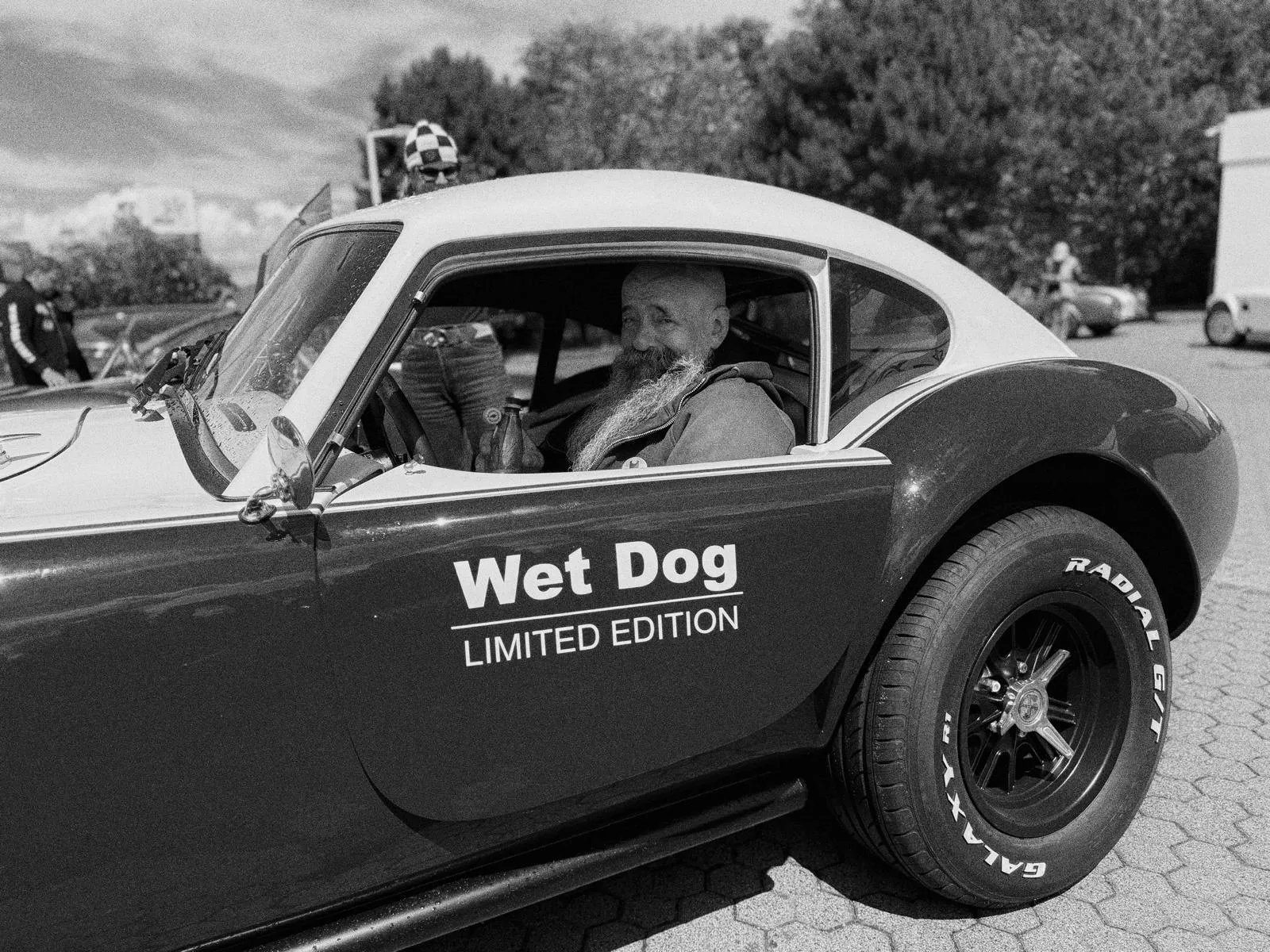 Shelby Cobra na cestách – nosný snímek